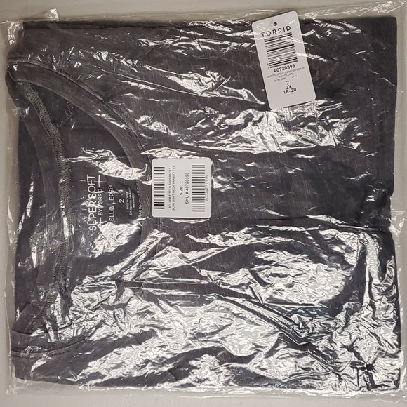 ❤️NWT VINTAGE TORRID TEE - ROLLER SKATE LEAGUE - SUPER SOFT VARSITY - PLUS SIZE - Picture 4 of 11